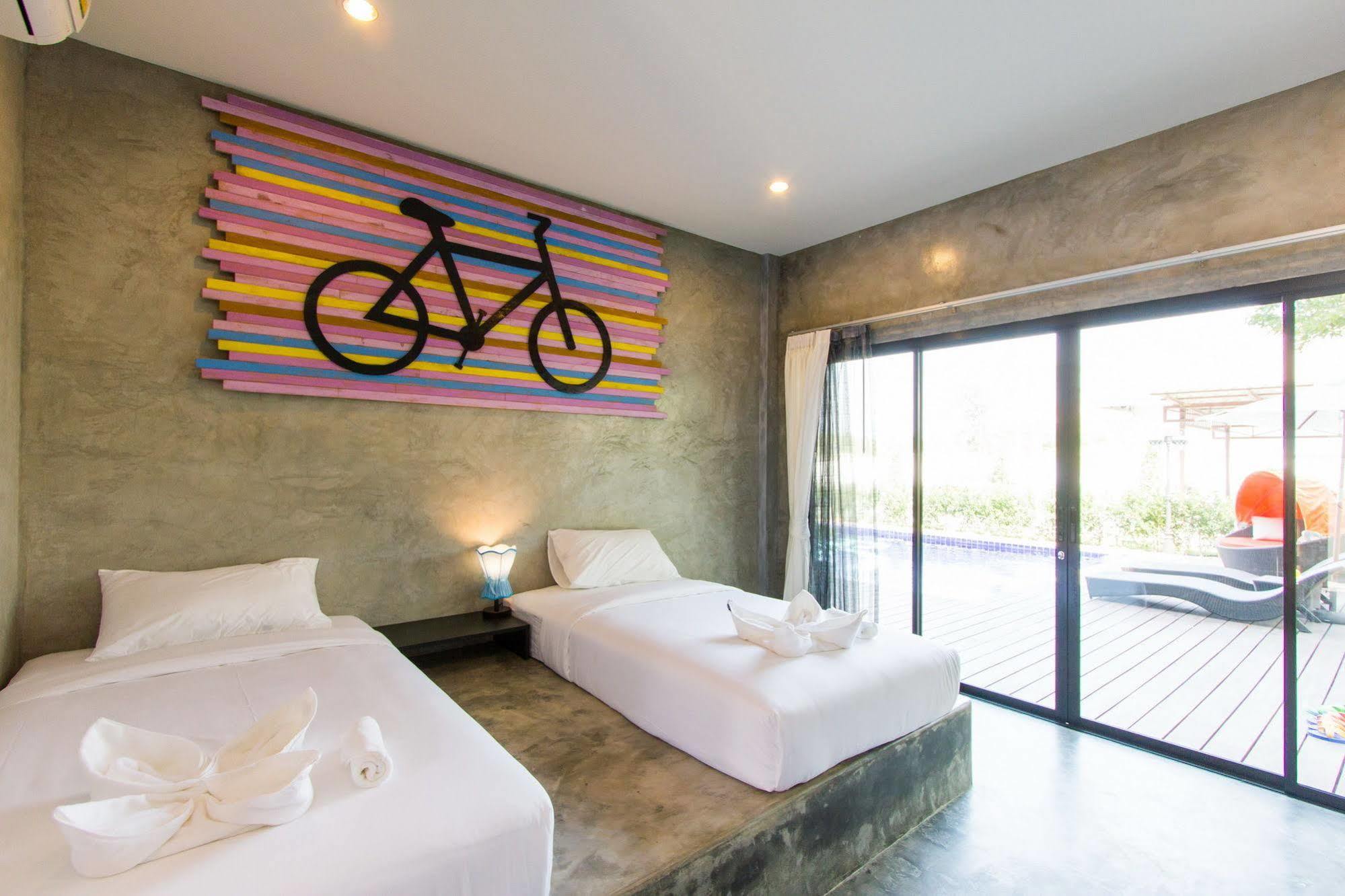 The Bike Loft Family Hostel HHQ Exterior foto